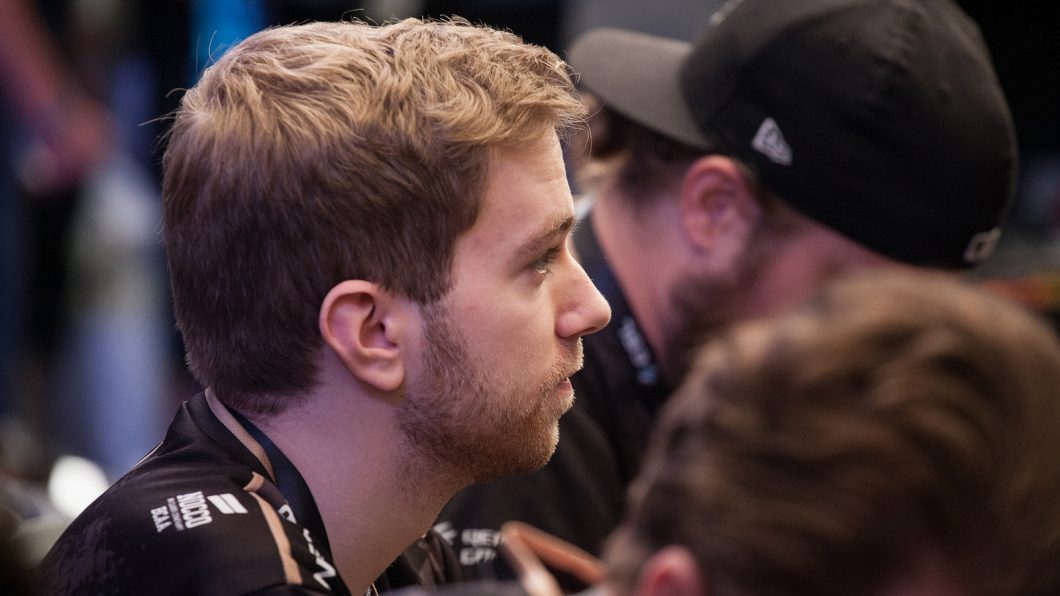 Xizt returns to the legendary Black and Orange of Fnatic